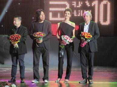 Члены жюри Кинофестиваля на сцене Дворца Республики